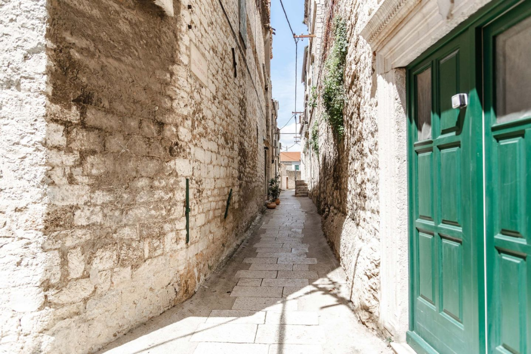 Palača stare Preture oslobođena skele: U ‘sumnjivoj kali’ bilo je ‘zabave svake vrste, pa i bludišta’