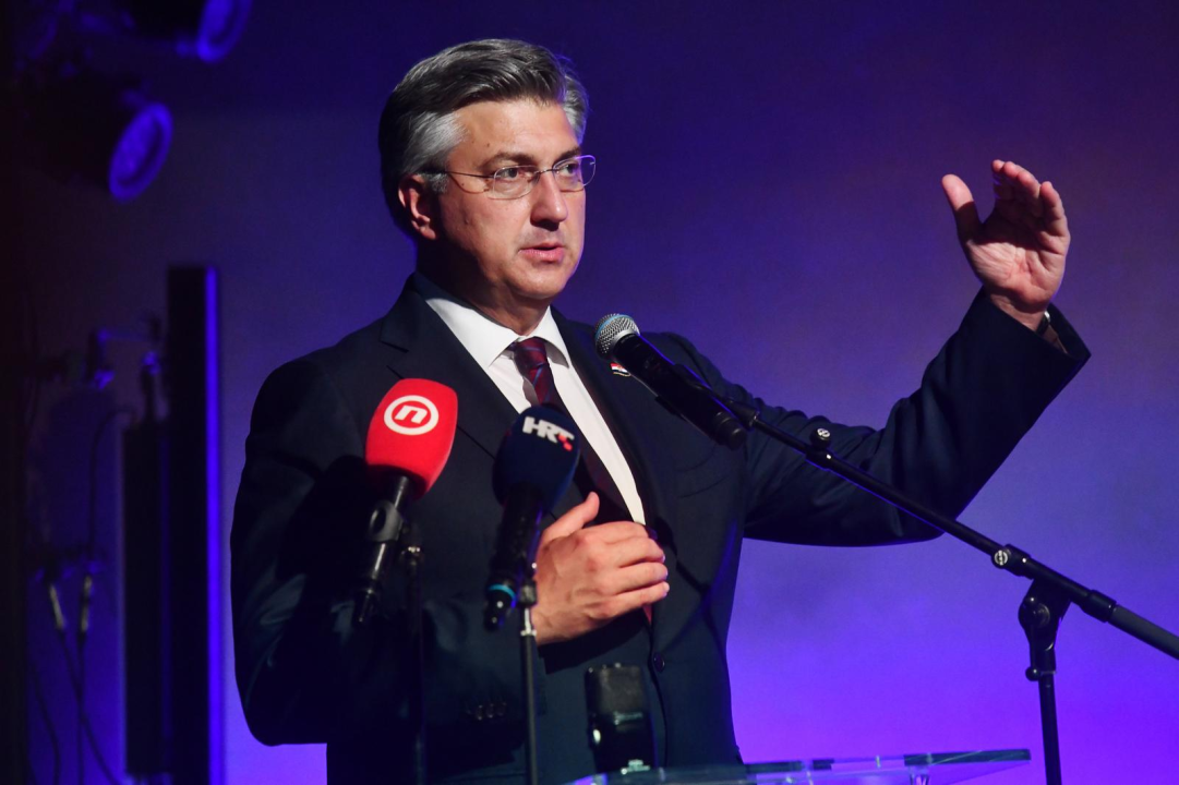 Plenković u Arsenu ‘Htio sam sustići Burića. On je u trećem mandatu u Šibeniku, sad sam i ja treći u Vladi‘