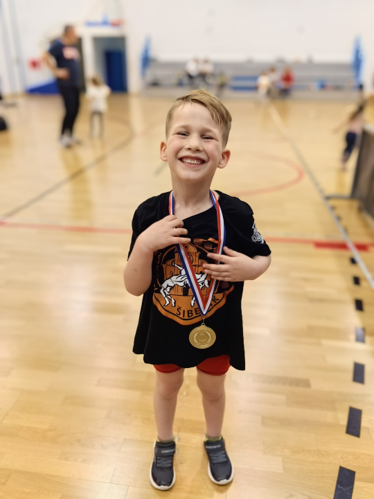 Najmlađi šibenski hrvači uspješni na turniru u Zadru, svih osam osvojilo medalje