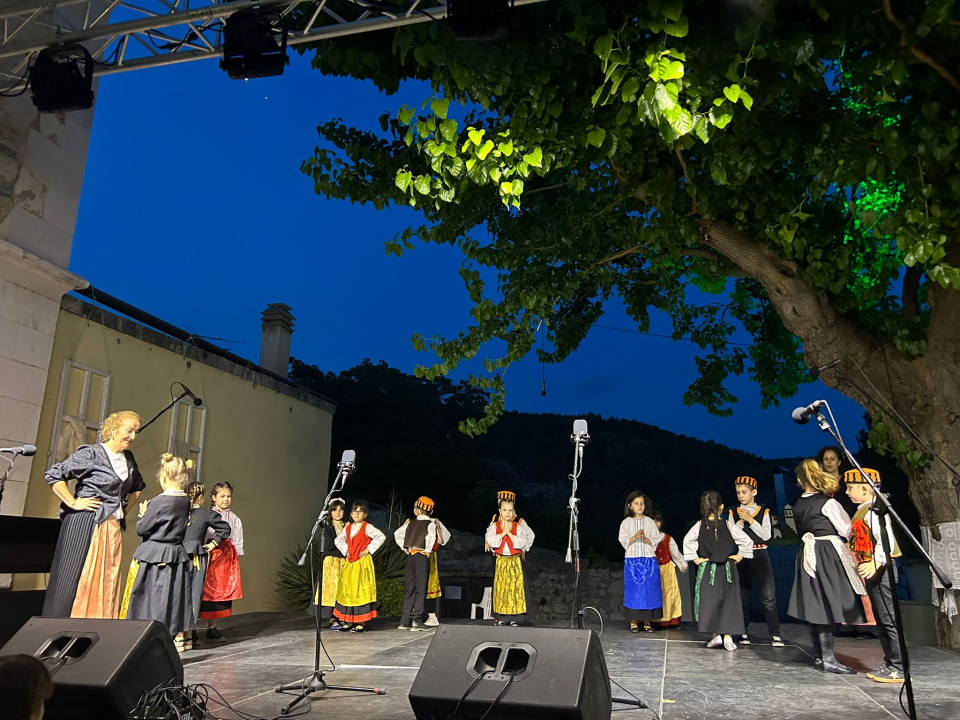 'Balarinci' iz DV Šibenske masline i Smilja nastupili na 1. smotri dječjeg folklora u Skradinu  