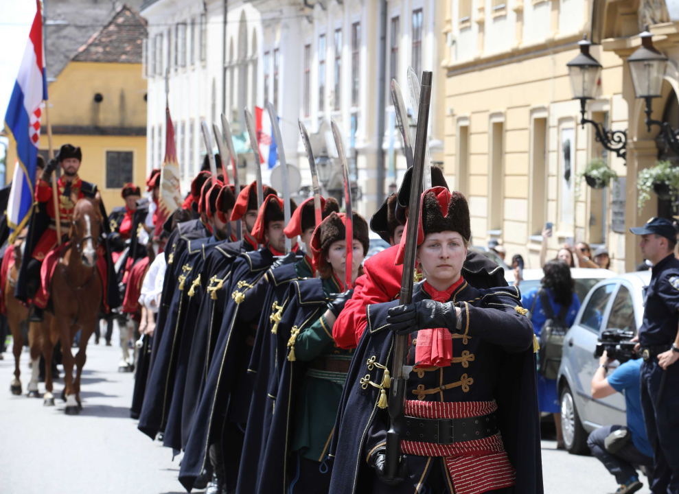 Kravat pukovnija obilježila Dan državnosti počasnom smjenom straže 