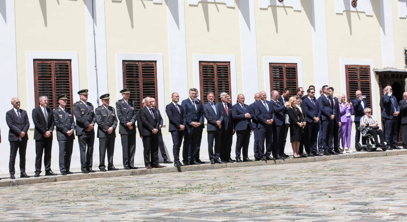 Kravat pukovnija obilježila Dan državnosti počasnom smjenom straže 