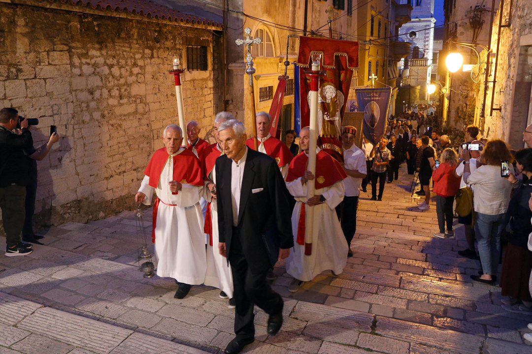 Šibenčani misom u katedrali pa procesijom proslavili svetkovinu Tijelova