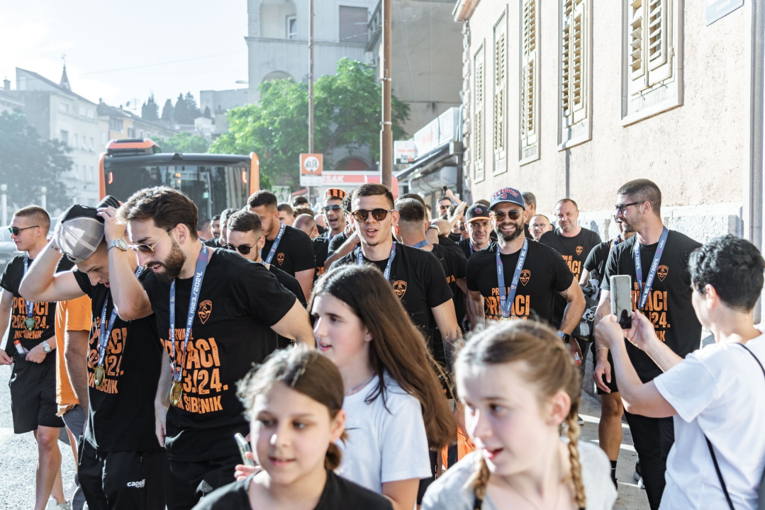 Šibenik dočekao svoje heroje u narančastom: 'Carević ostaje, sezona time završena'