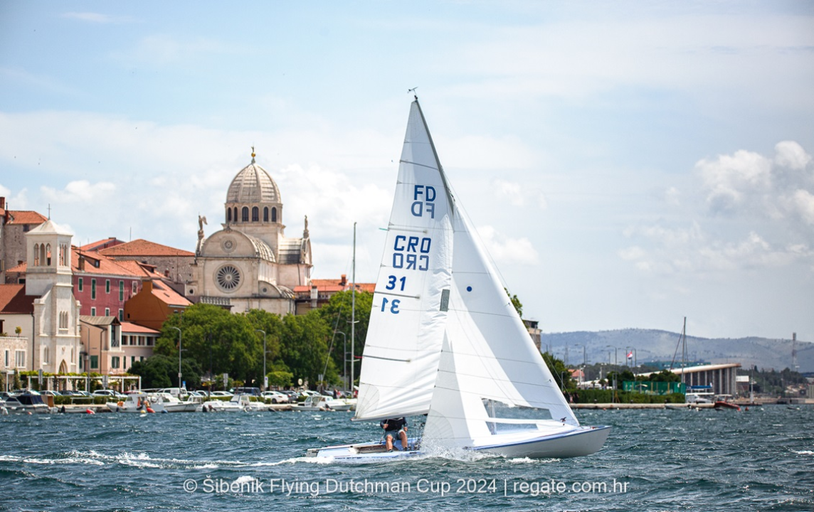 Mađarski jedriličari slavili na šibenskoj regati u jednoj od najbržih klasa i po povoljnom vjetru