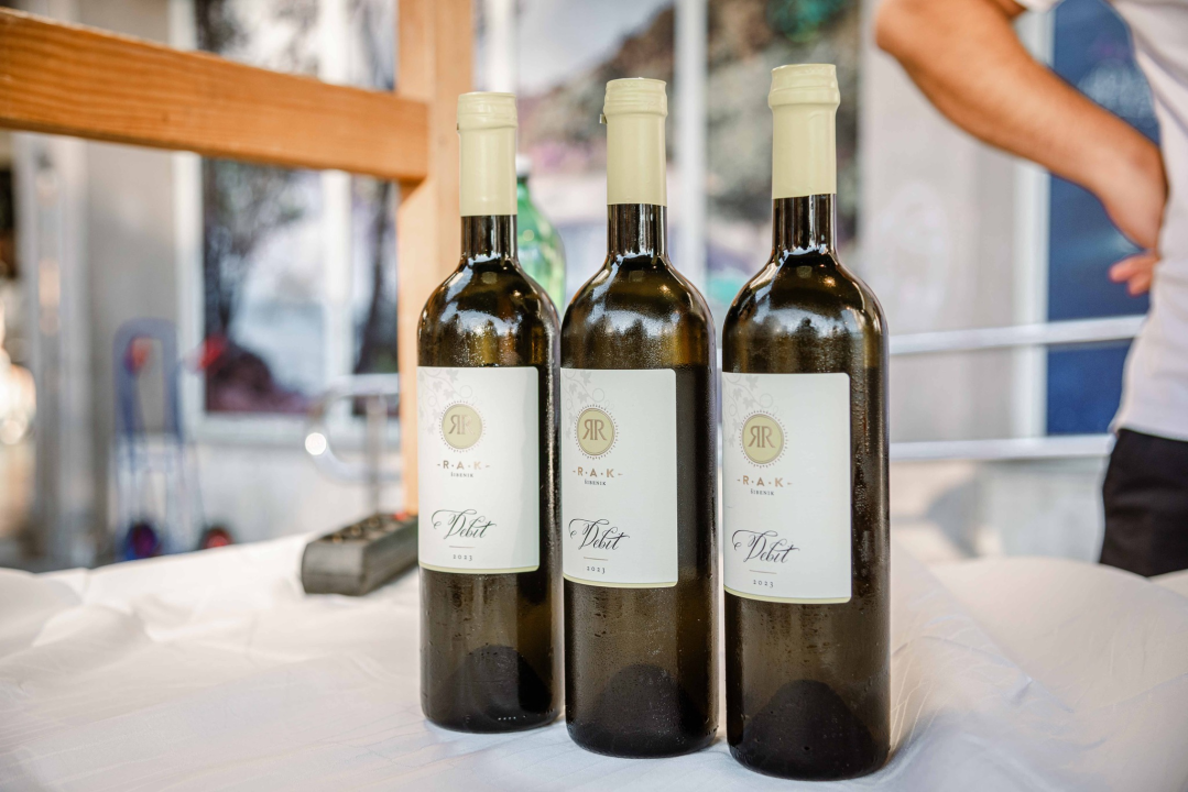 Zbog jednog skladnog para trg ispred Županije i ove je godine pun