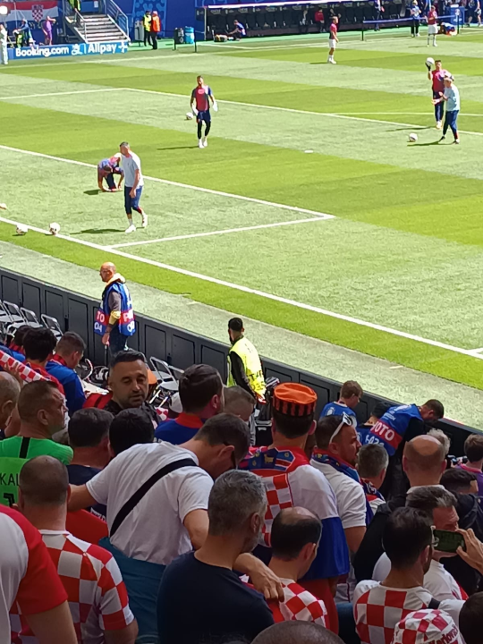 Za Hrvatsku su sa stadiona na Šubićevcu navijali i učenici s učiteljicama
