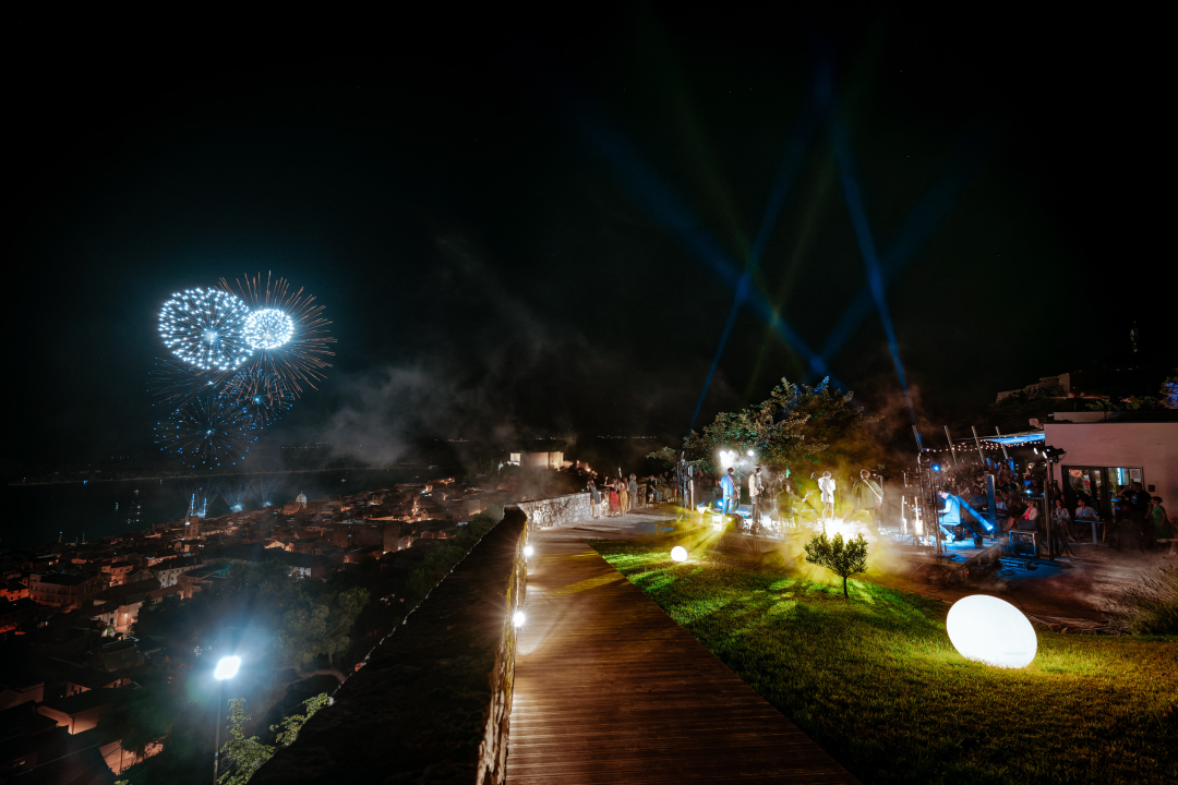 Natali Dizdar, vatromet i odlično raspoloženi Šibenčani: 'Odjednom mjesec izlazi točno iza nje'