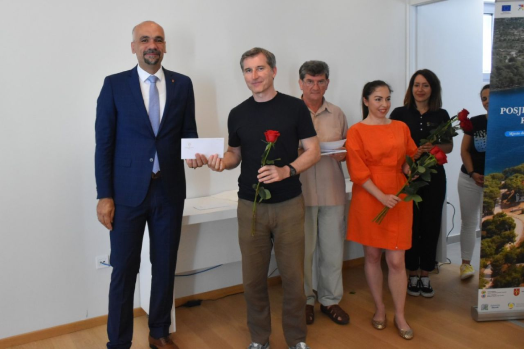 Najbolje na školskim natjecanjima Županija je nagradila iznosima od 100, 150 i 200 eura