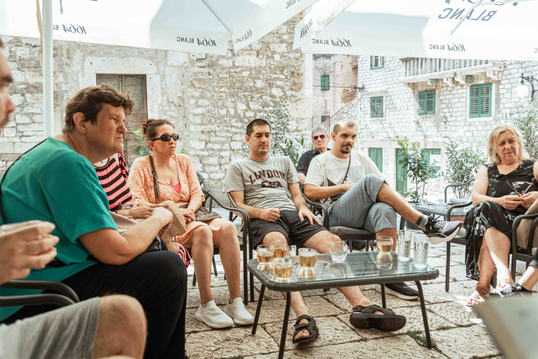 Pjesnikinje Edita Vlahov i Duška Krnić čitale stihove članovima Kamenčića 