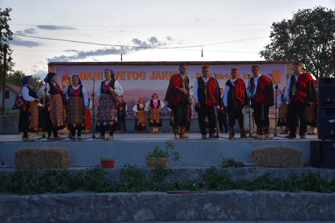 Čuvari tradicijske kulture oduševili na 23. Večeri foklora u Mirlović Zagori