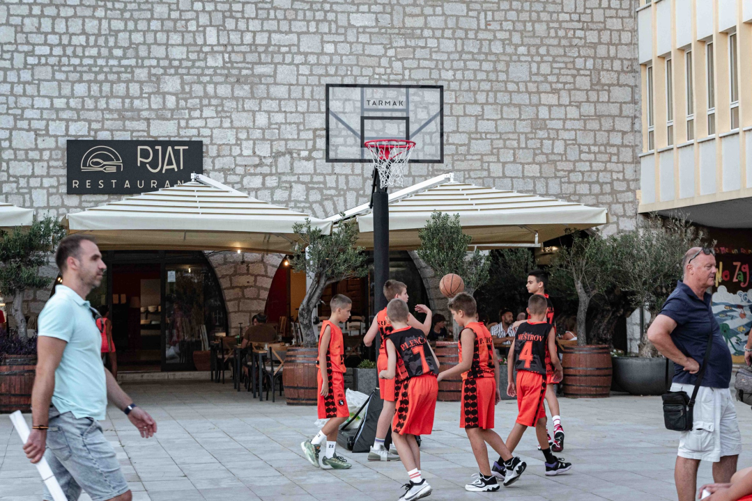 U Šibeniku održano druženje u spomen na Dražena: 'Imao je tri ljubavi - Šibenik, Hrvatsku i košarku'