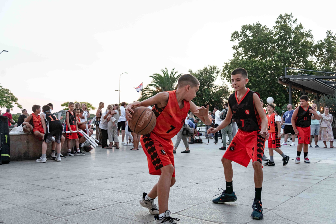 U Šibeniku održano druženje u spomen na Dražena: 'Imao je tri ljubavi - Šibenik, Hrvatsku i košarku'