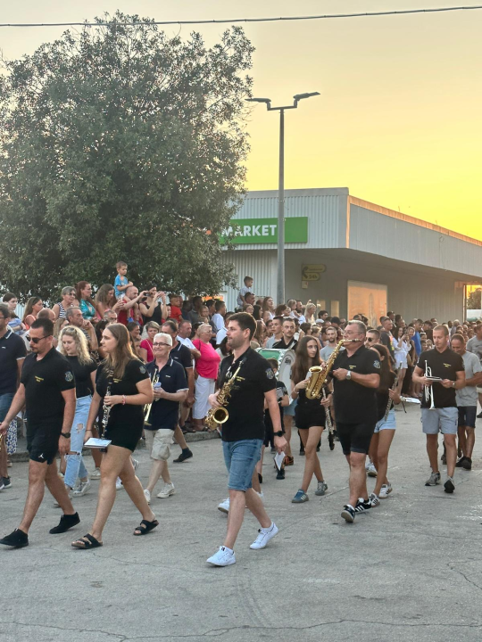 Ante Baus pobjednik trke na tovarima u Pirovcu