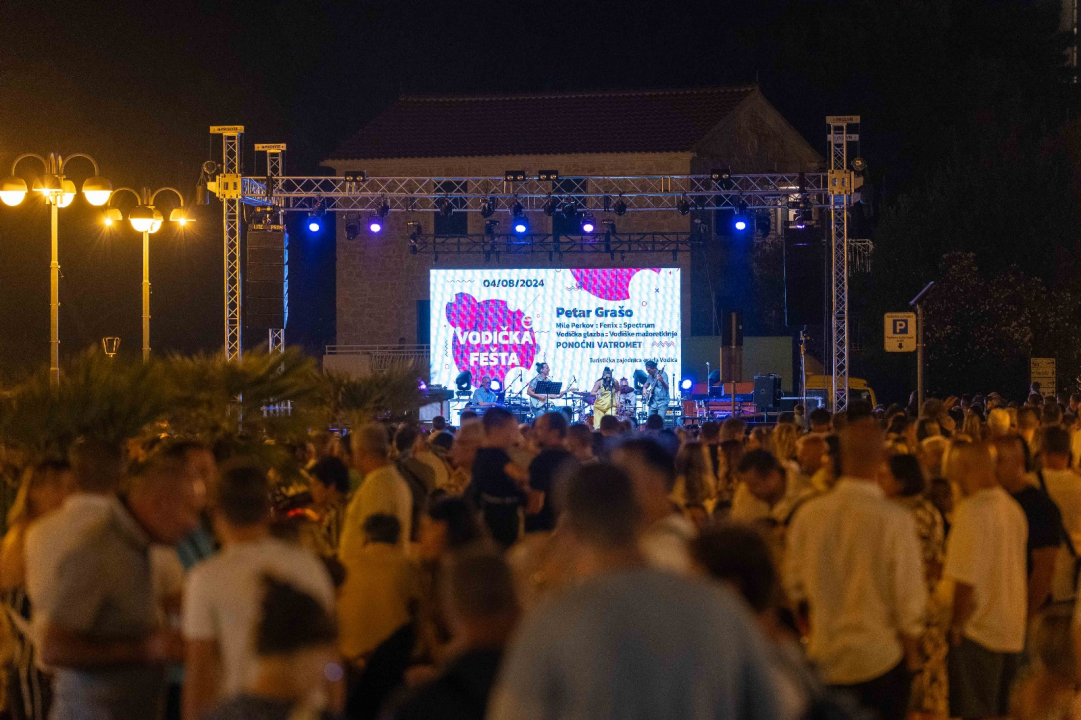 Vodička fešta okupila rekordan broj ljudi: Iće i piće, Mile Perkov, Fenixi, Spectrum i legendarni Petar Grašo