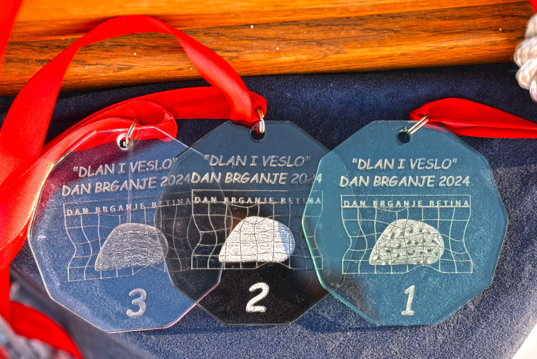 Mačkove mace odnijele pobjedu na tradicionalnoj veslačkoj regati 'Dlan i veslo'