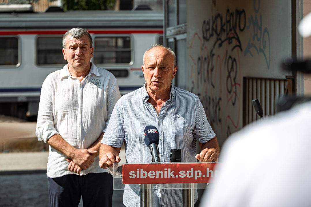 SDP-ovci sa željezničkog kolodvora Butkoviću: 'Uhvati se posla ili pospremi police i idi doma'