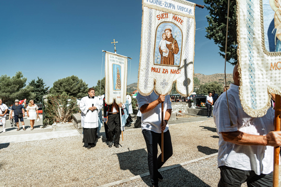 Velik broj vjernika okupio se u marijanskom svetištu u Vrpolju: Misu predvodio biskup Rogić