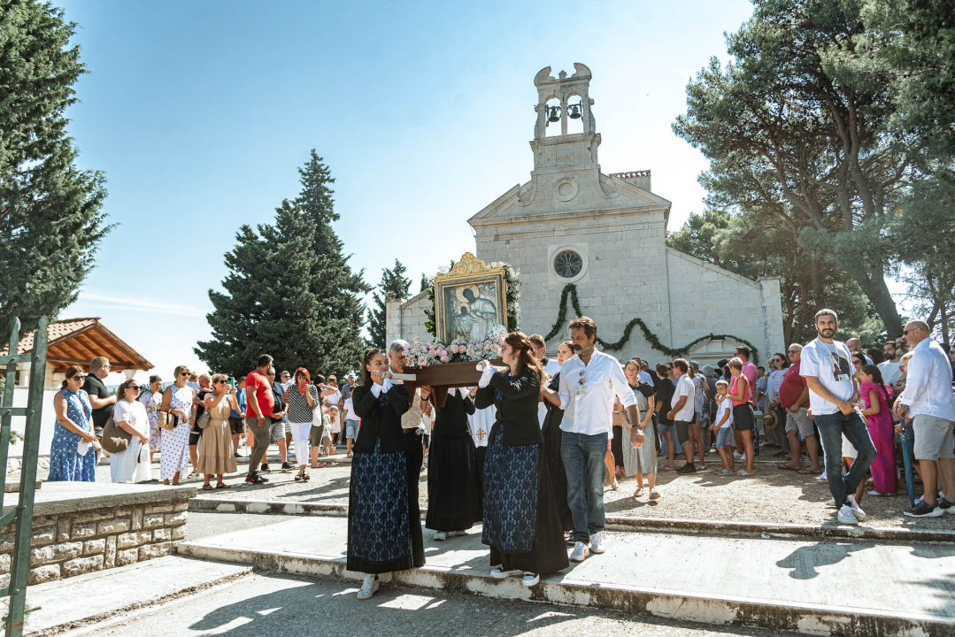 Velik broj vjernika okupio se u marijanskom svetištu u Vrpolju: Misu predvodio biskup Rogić
