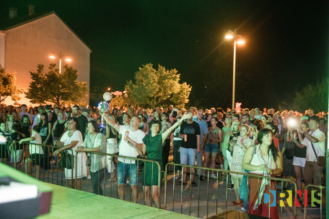 Drniška fešta: Drnišani i njihovi gosti feštali na koncertu Rišpeta