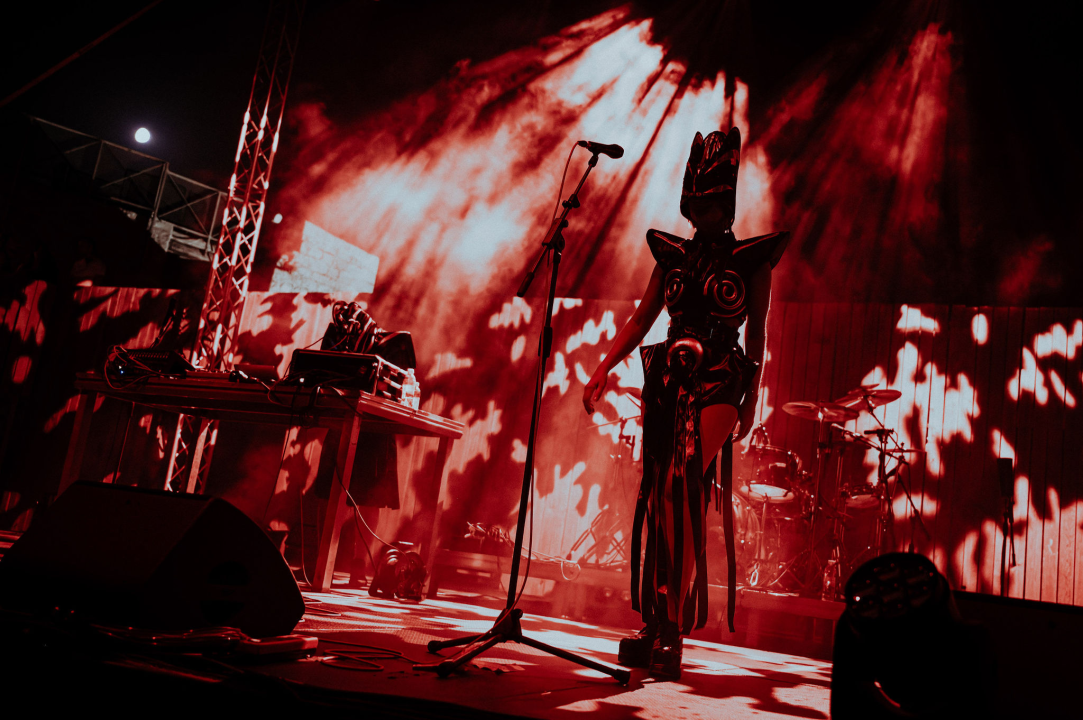 U Šibeniku se dogodio savršen spoj nespojivog koncertom za sve generacije: Vojko V, Baby Lasagna i Nipplepeople