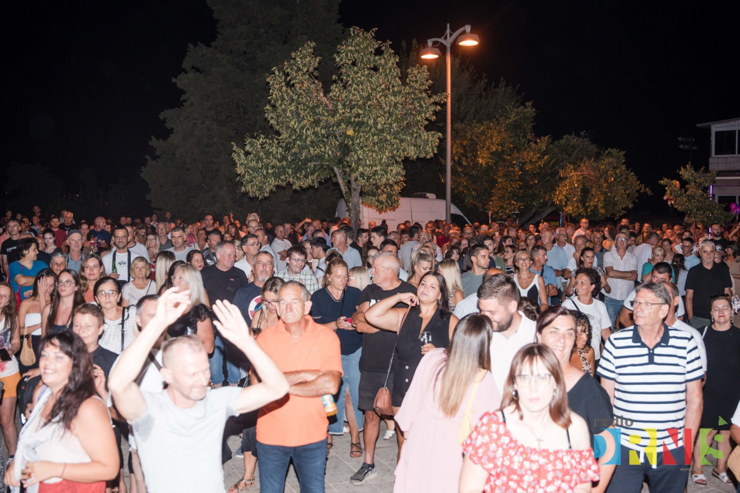 Drniška fešta: Drnišani i njihovi gosti feštali na koncertu Rišpeta