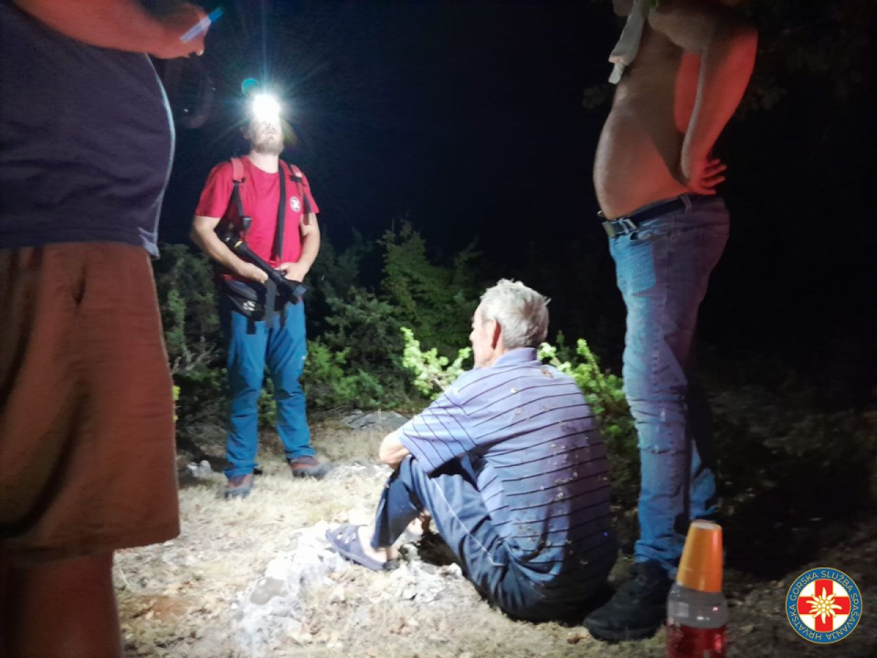 Sretan kraj potrage: U skradinskom zaleđu noćas pronađen izgubljeni stariji muškarac