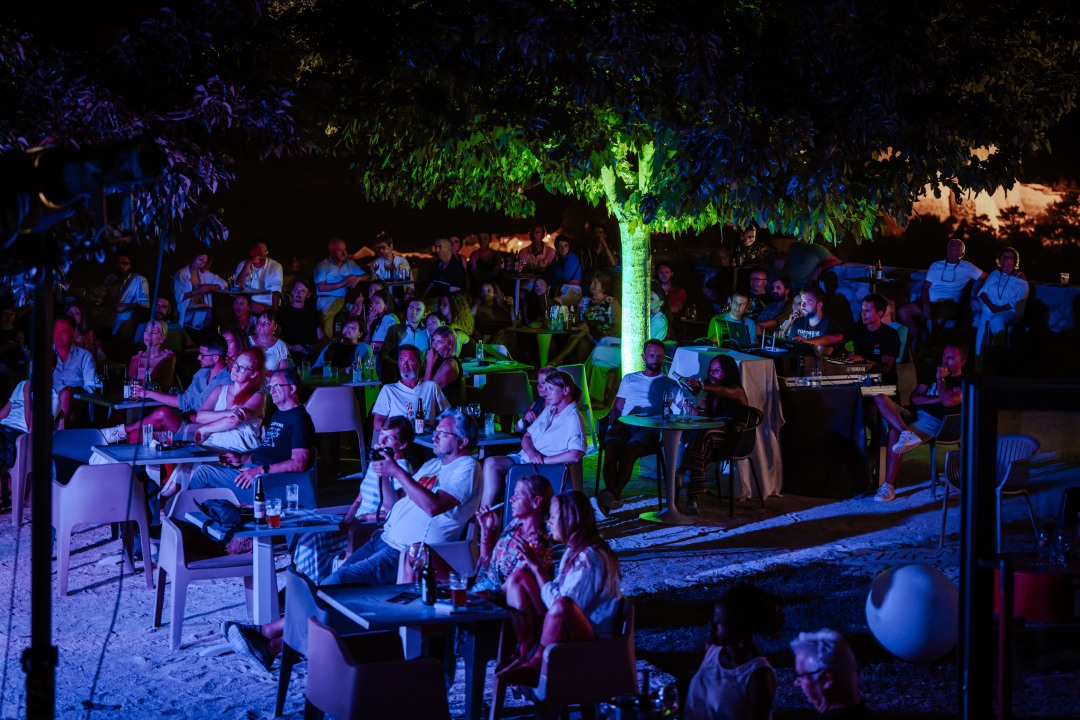 Oblaci su se razišli, nevrijeme je pričekalo, a Lelu Kaplowitz je na pozornicu Baronea ispratio puni mjesec