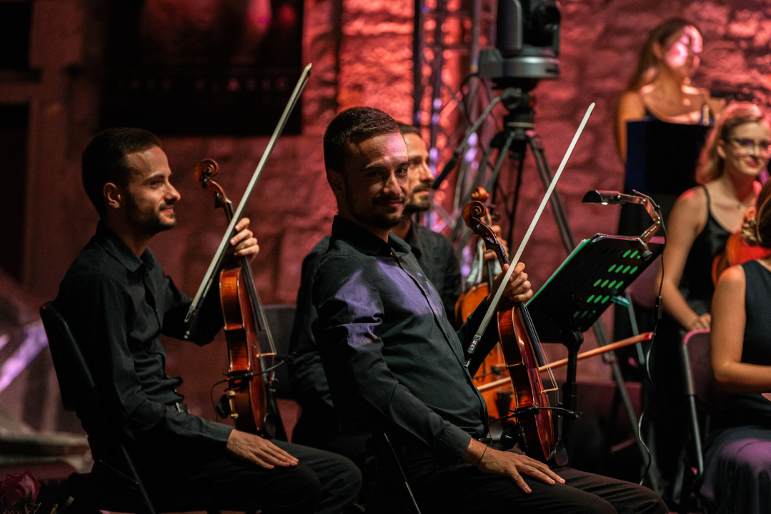 Ikona hrvatske glazbe Meri Cetinić zablistala na pozornici prve večeri Dalmatinske Šansone