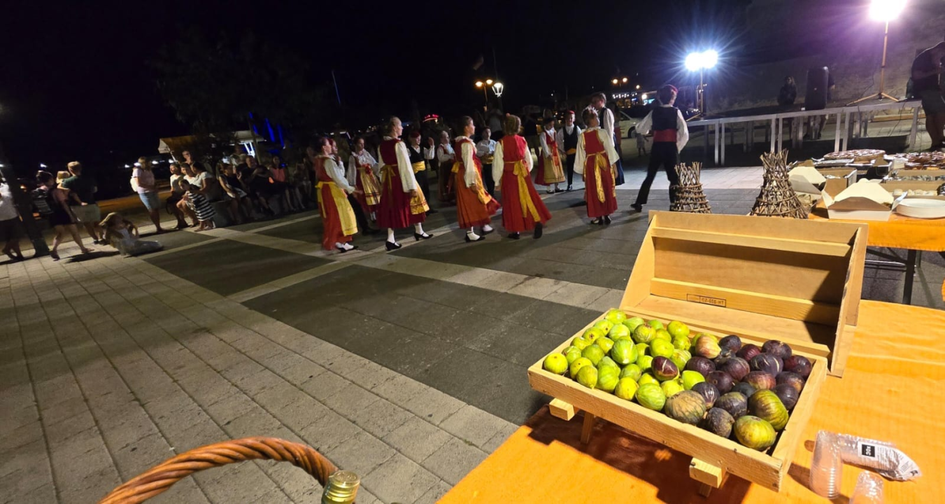 U Jezerima održana tradicionalna  Fešta o' smokav' 
