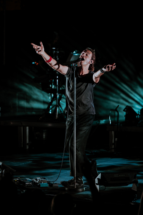 Editorsi održali fantastičan koncert u Šibeniku, nije ih omeo ni vjetar ni kiša