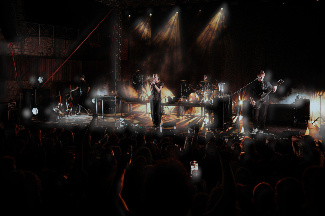 Editorsi održali fantastičan koncert u Šibeniku, nije ih omeo ni vjetar ni kiša