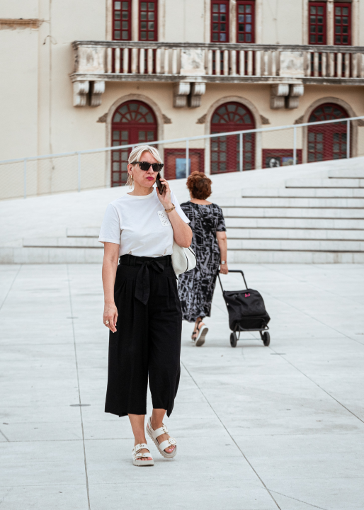 Modne kombinacije koje najavljuju šibensku jesen: Evo što su ovih dana nosile lijepe dame iz đira