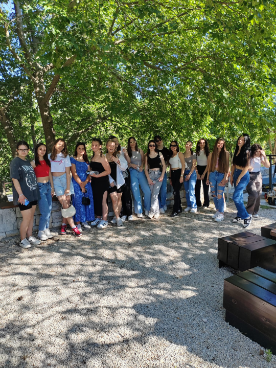 Kninski srednjoškolci u školskom vrtu uzgajaju povrće od kojeg prave namaze