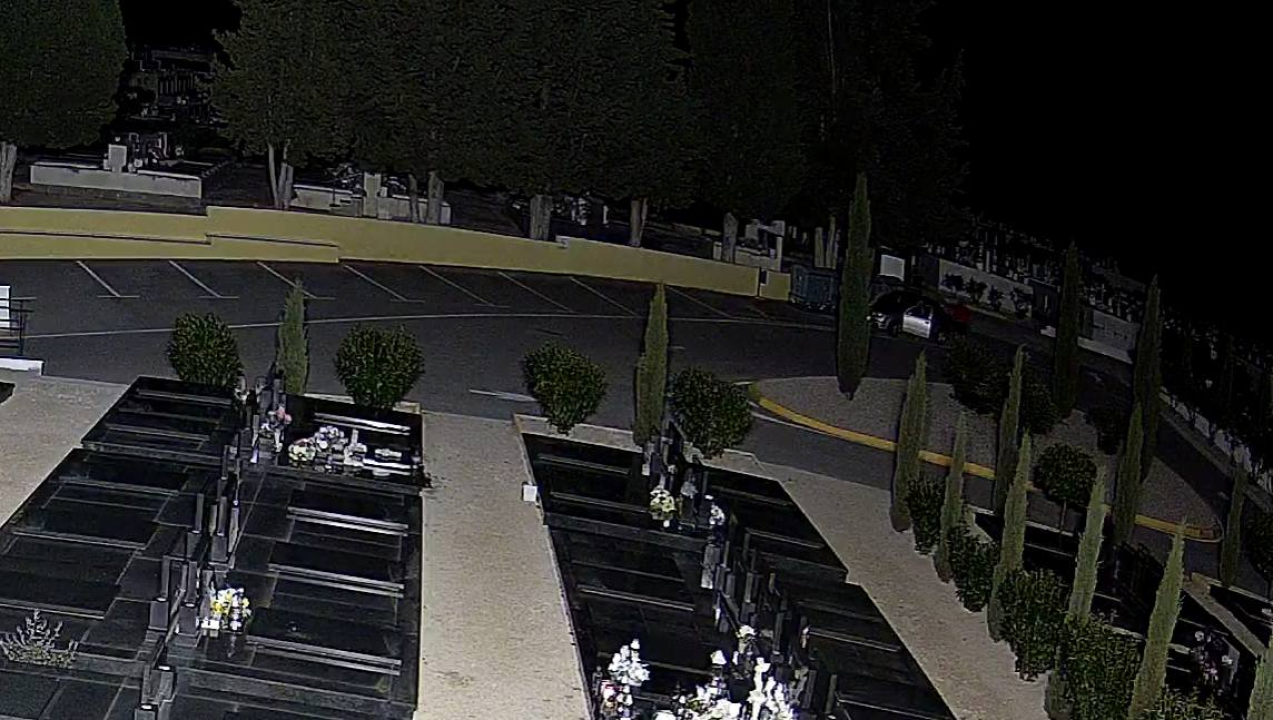 Usred noći ušao autom na groblje Kvanj i iskrcao svoje smeće u kontejner