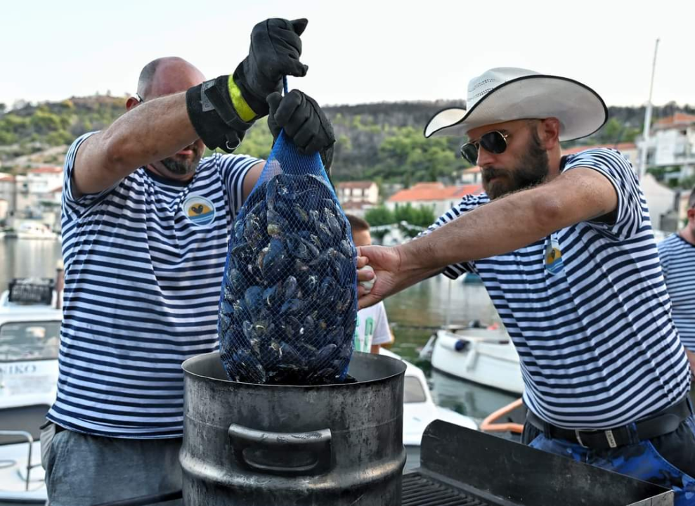 Na latu, na lešo, u rižotu, na buzaru: Zatonjani održali još jednu veselu Pidočijadu