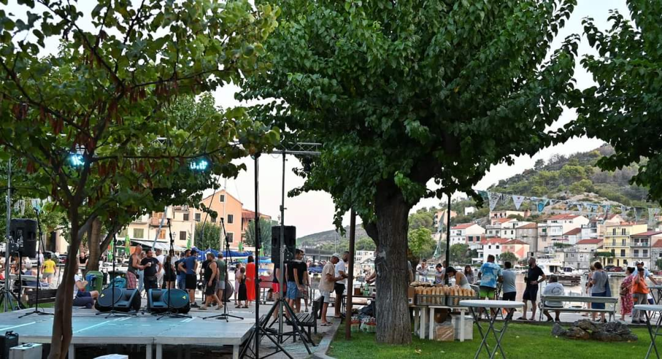 Na latu, na lešo, u rižotu, na buzaru: Zatonjani održali još jednu veselu Pidočijadu