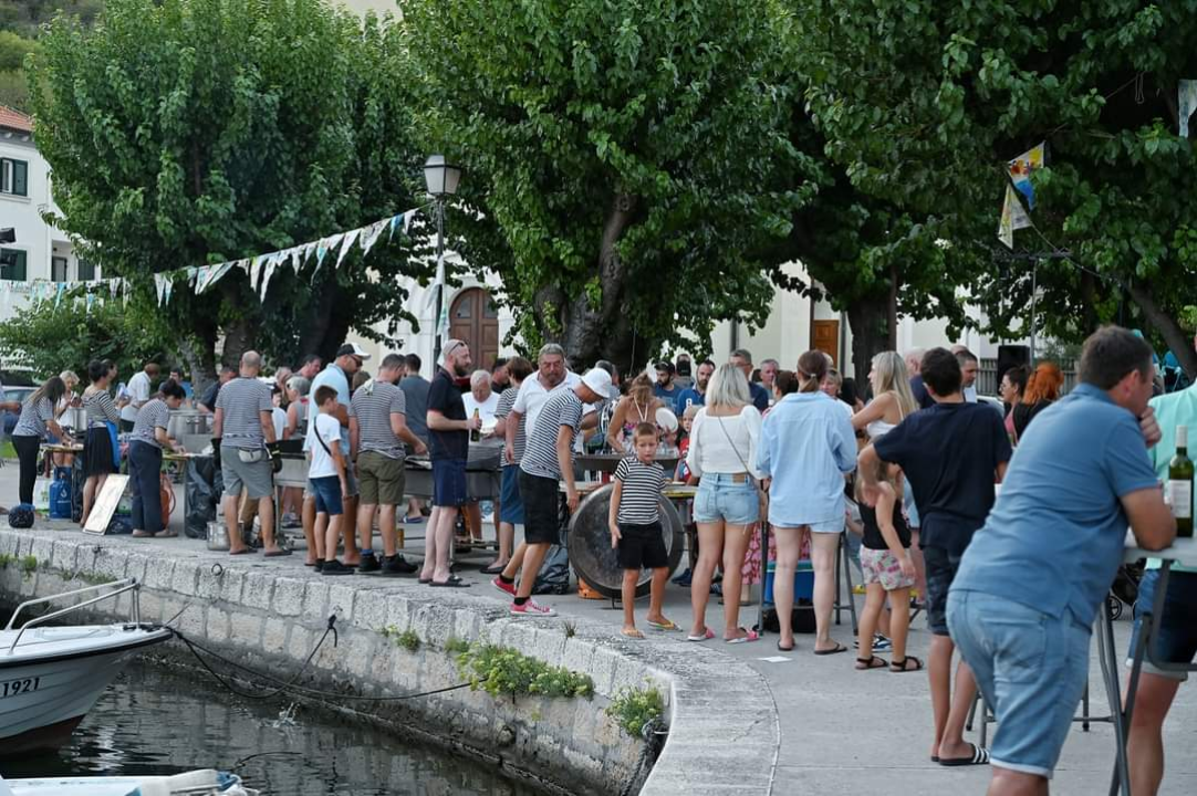 Na latu, na lešo, u rižotu, na buzaru: Zatonjani održali još jednu veselu Pidočijadu