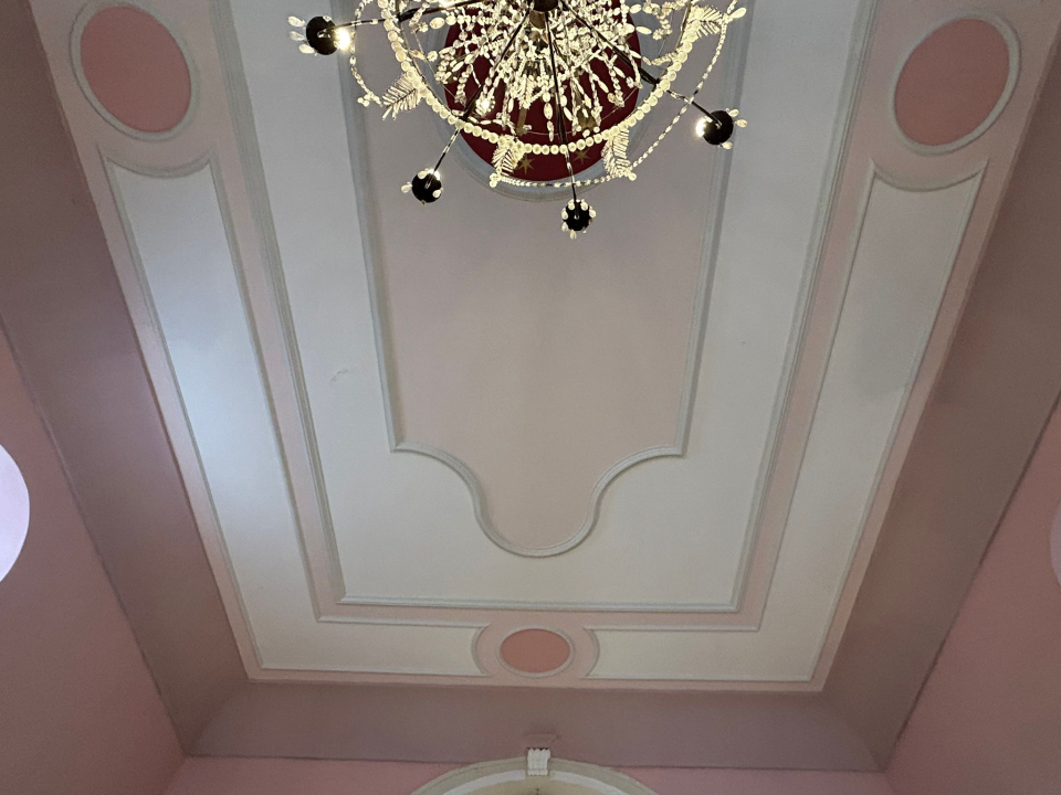 Restauracija neobaroknih stropnih štukatura kruna obnove žirjanske crkve