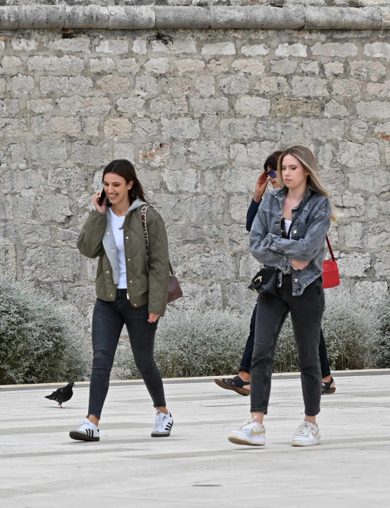 Lijepi Šibenčani i gosti znaju kako dobro izgledati i po promjenjivom vremenu