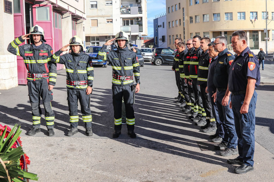 Položeni vijenci za vatrogasce poginule u Domovinskom ratu