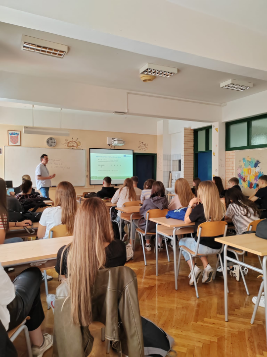 Primjena AI u predviđanju trendova: Zanimljiva radionica TUŠ-a i VUŠ-a Šibenik