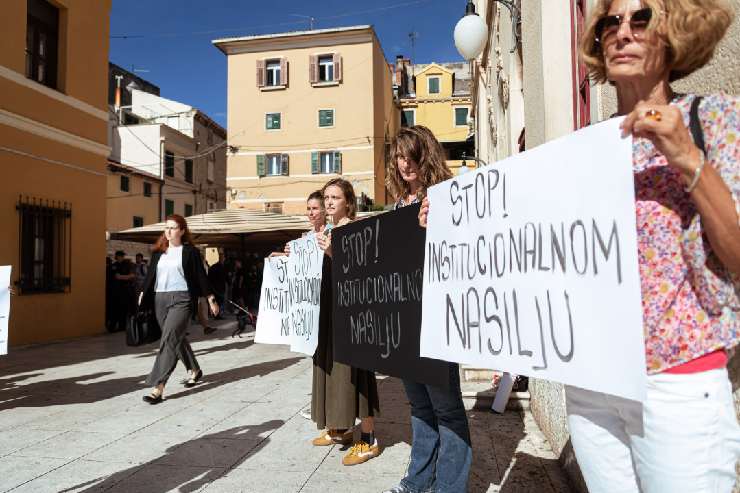 Šibenčanke u prosvjednoj akciji: 'Prestanite štititi silovatelje'