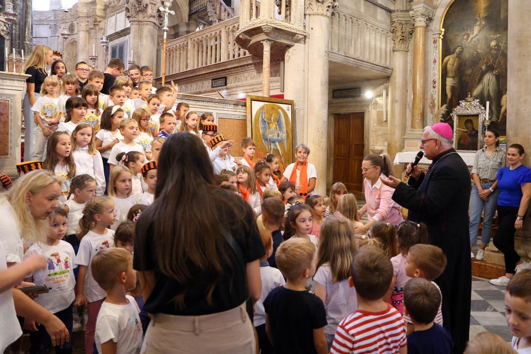 Ususret Danu Grada i Biskupije, djeca posjetila katedralu: Uručena priznanja za najbolje dječje radove