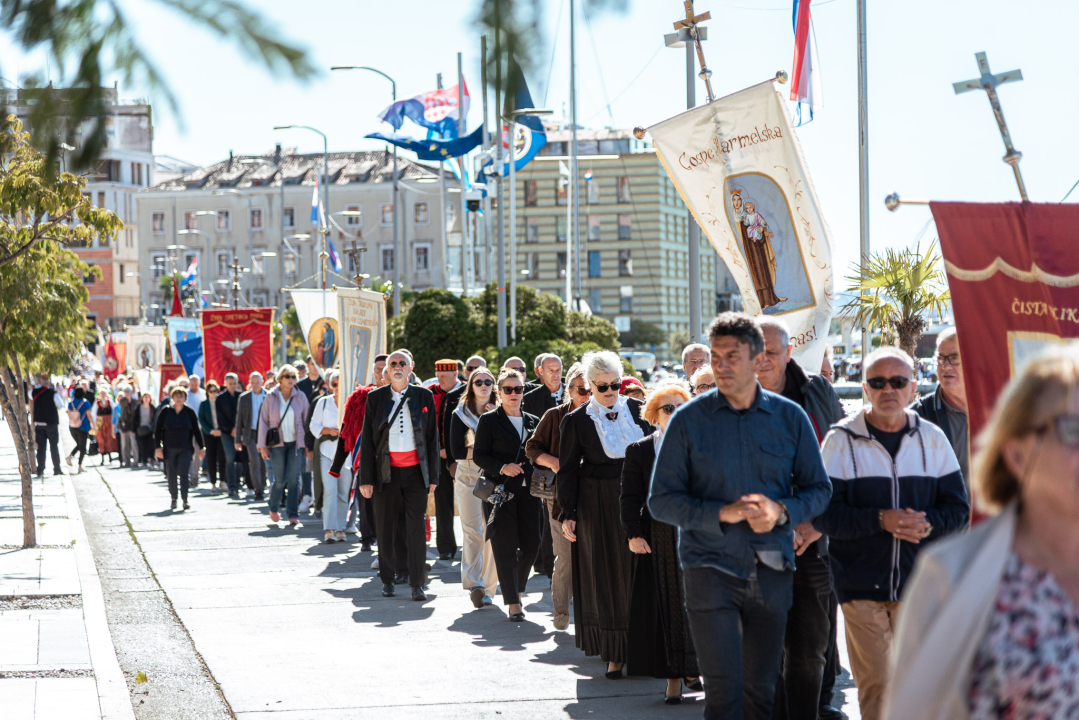 Povodom Dana Šibenika održana tradicionalna svečana procesija ulicama grada i sveta misa