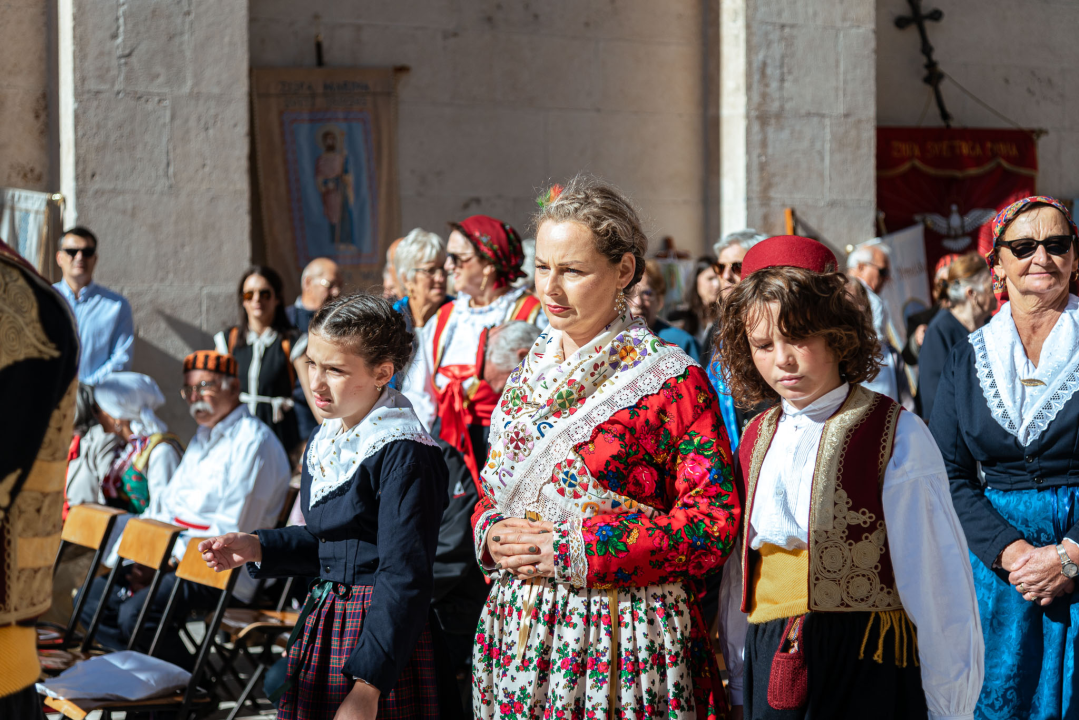 Povodom Dana Šibenika održana tradicionalna svečana procesija ulicama grada i sveta misa