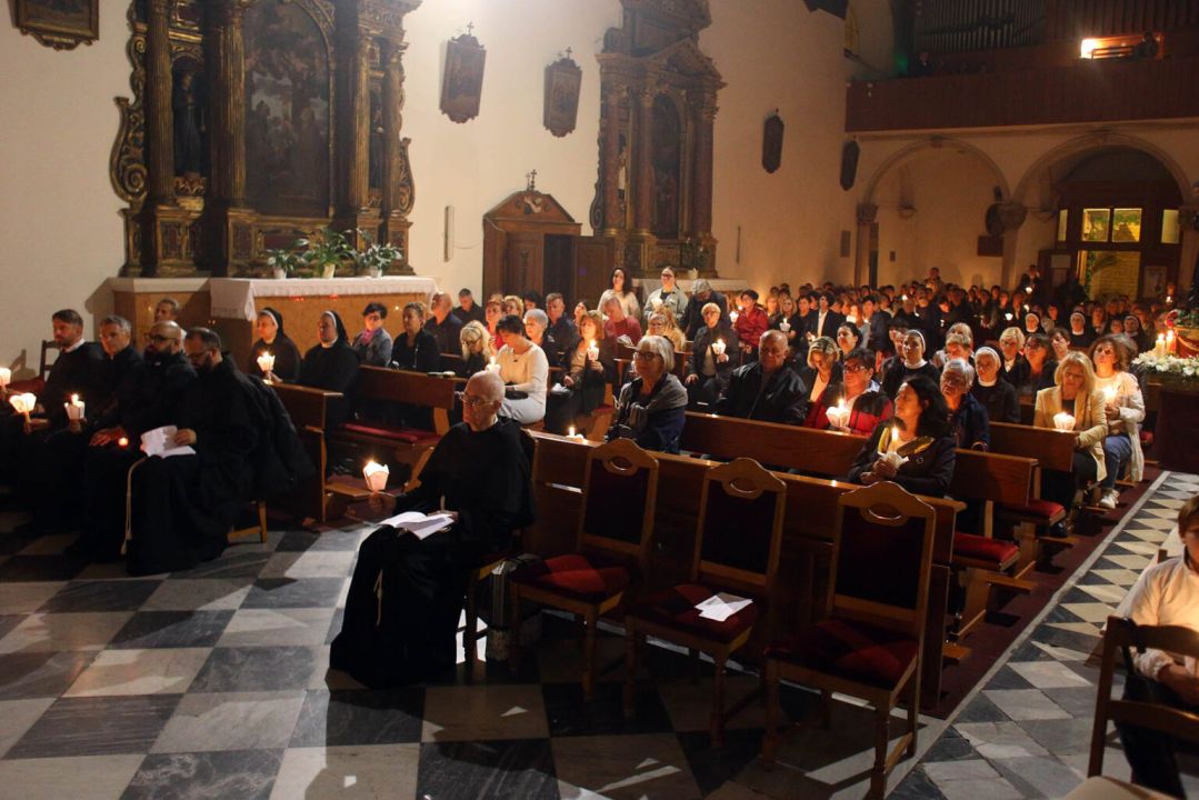 U centru Šibenika održana procesija s relikvijama svetog Frane
