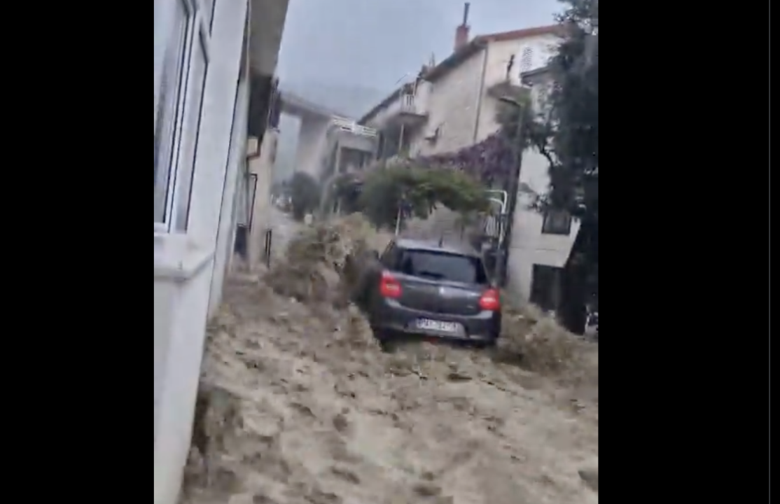Podgoru pogodilo nevrijeme: 140 litara kiše izazvalo bujice koje nose sve pred sobom