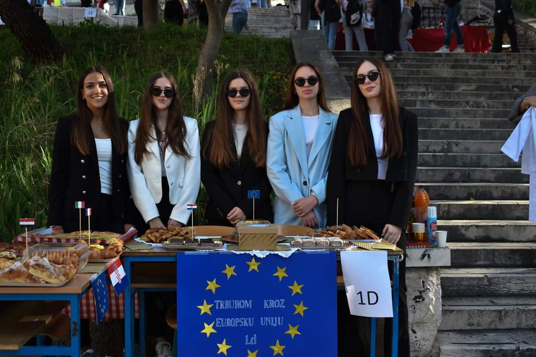 Veselo na Danima kruha u Gimnaziji: Dva učenika izrekli 'sudbonosno da' 