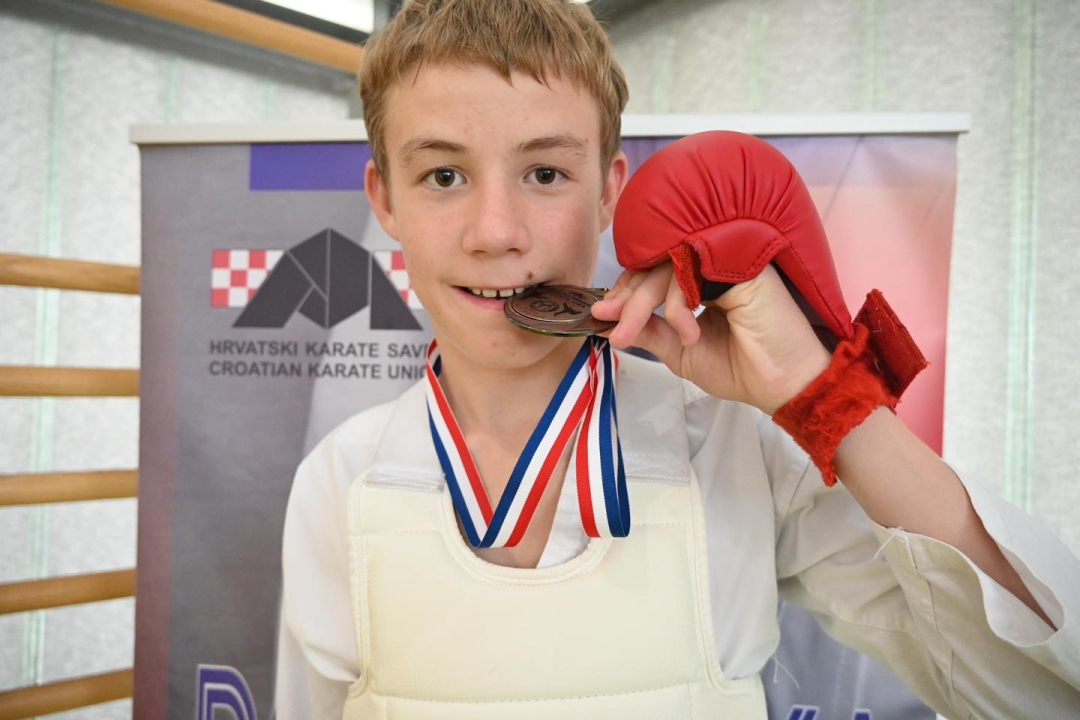 Karate klubu Okit Vodice pregršt medalja i ekipna titula na drugom kolu Dalmatinske lige